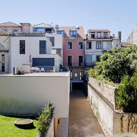 Boutique Rentals- Art & Charm W/ Balcony & Garage Apartment Porto