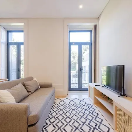 Boutique Rentals- Art & Charm W/ Balcony & Garage Apartment Porto